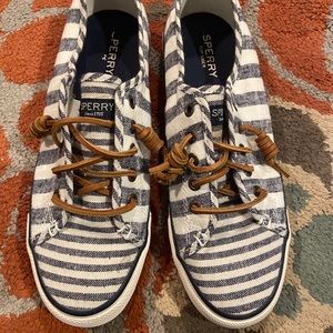 New with tag Sperry shoes